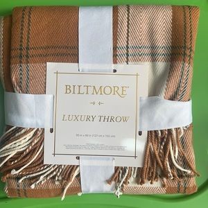 BILTMORE LUXURY THROW.  PERFECT FOR COVER OR TO BE WORN ON A SHAWL.  NWT